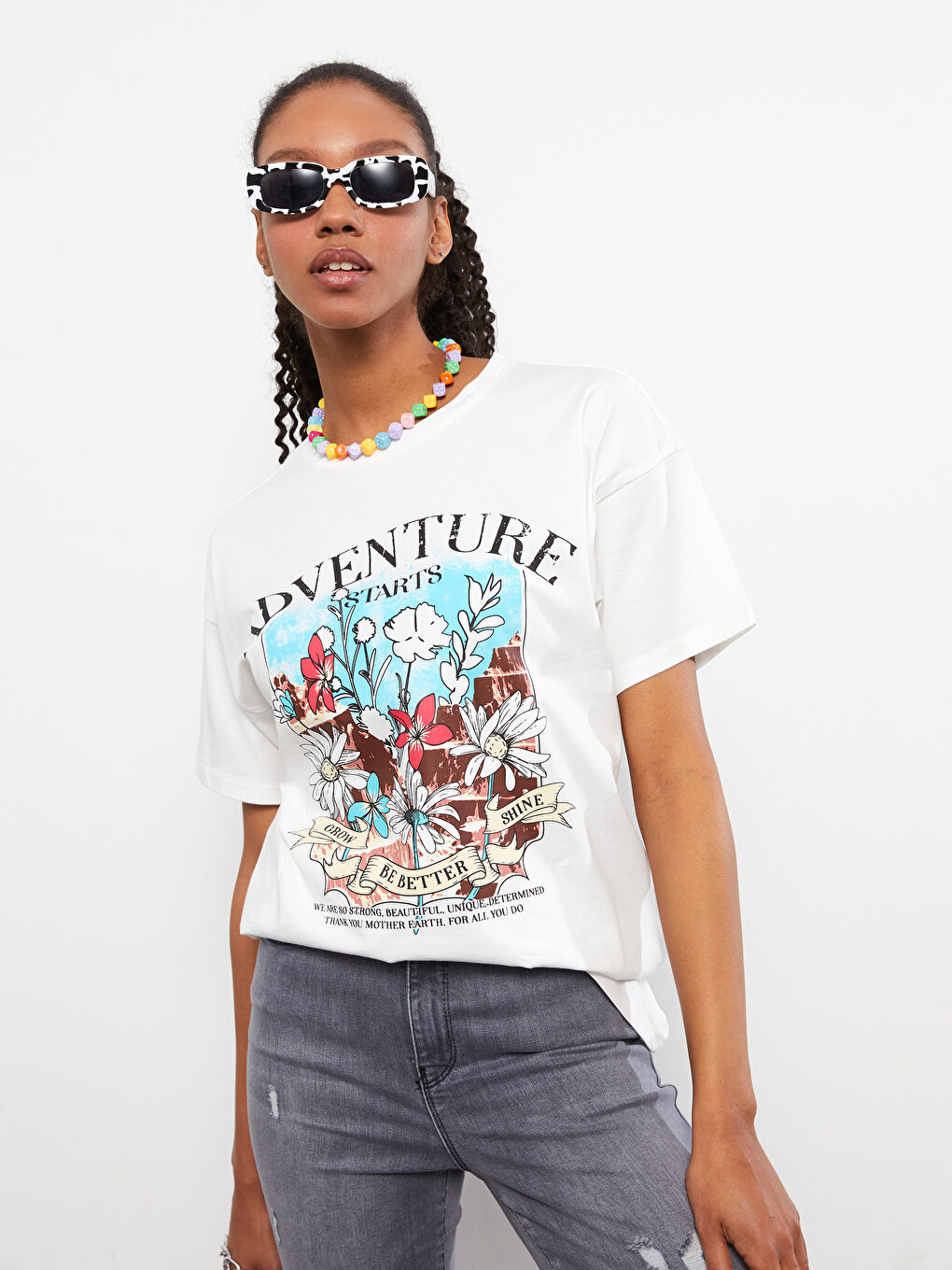 Ekru Bisiklet Yaka Baskılı Kısa Kollu Pamuklu Kadın Tişört-1