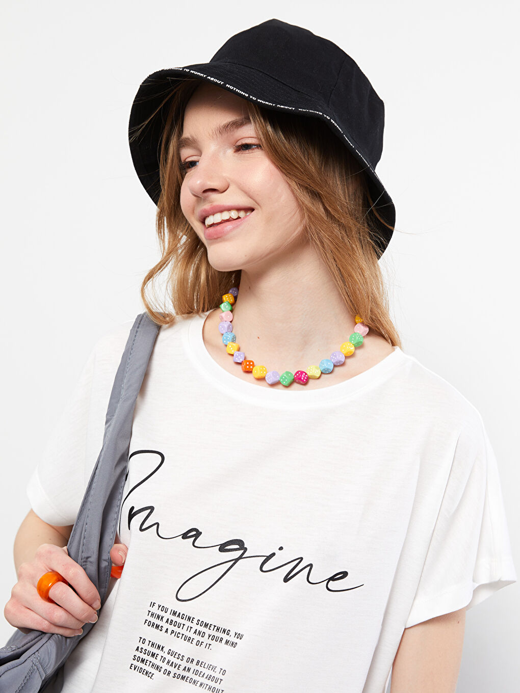 Ekru Bisiklet Yaka Yazı Baskılı Kısa Kollu Kadın Tişört