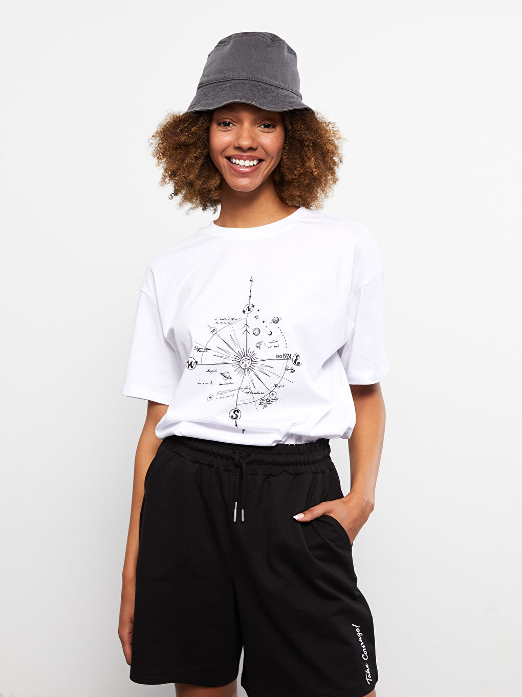 Beyaz Bisiklet Yaka Baskılı Kısa Kollu Pamuklu Kadın Tişört-1