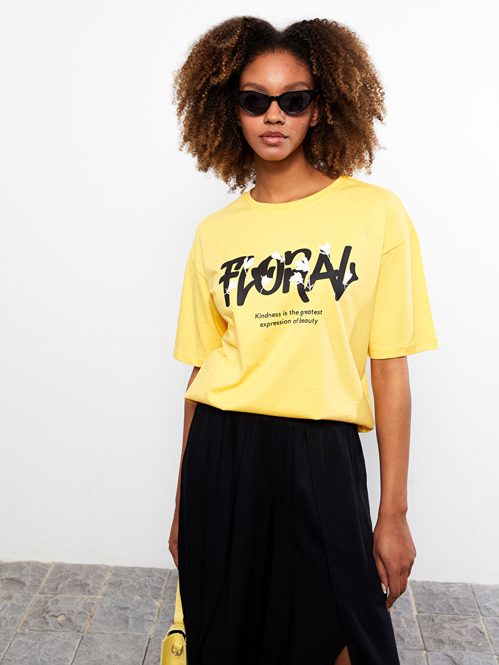 Sarı Bisiklet Yaka Baskılı Kısa Kollu Pamuklu Kadın Tişört