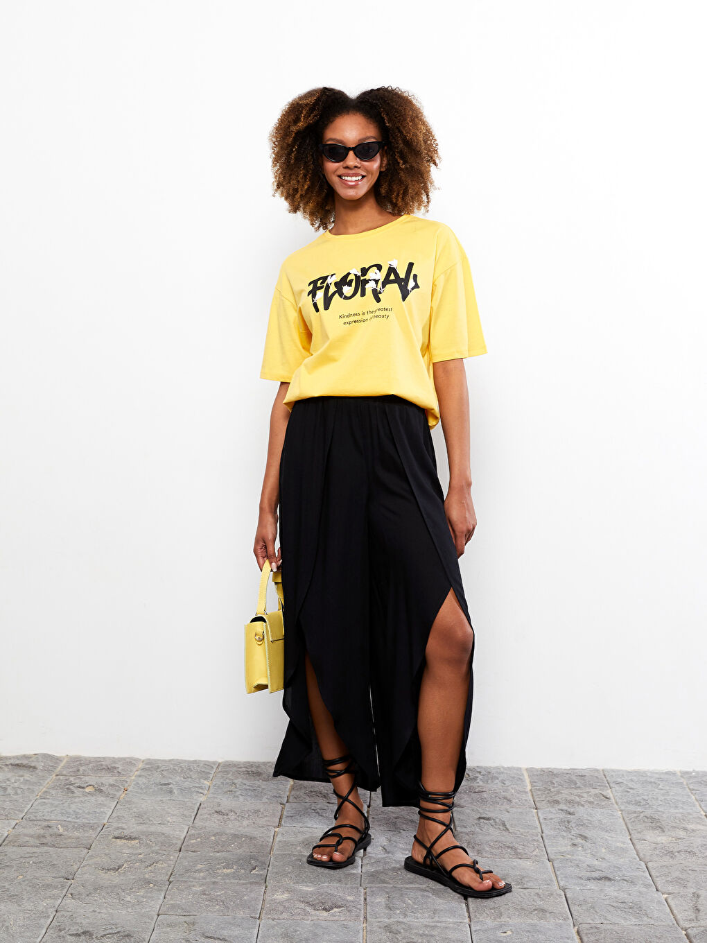 Sarı Bisiklet Yaka Baskılı Kısa Kollu Pamuklu Kadın Tişört-2