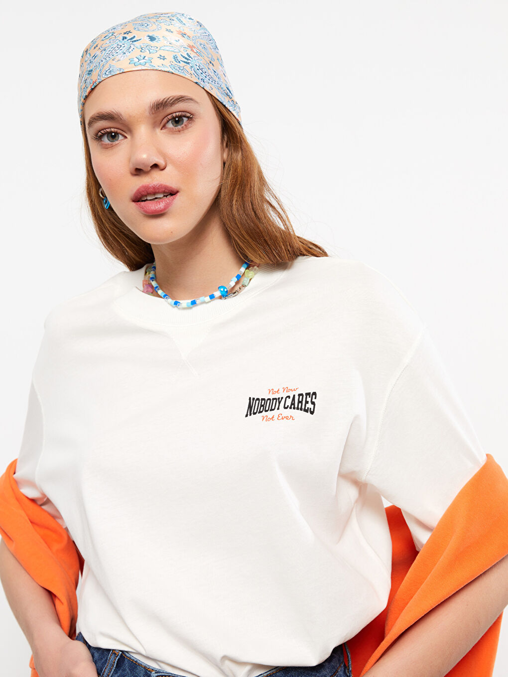 Ekru Bisiklet Yaka Baskılı Kısa Kollu Pamuklu Kadın Tişört