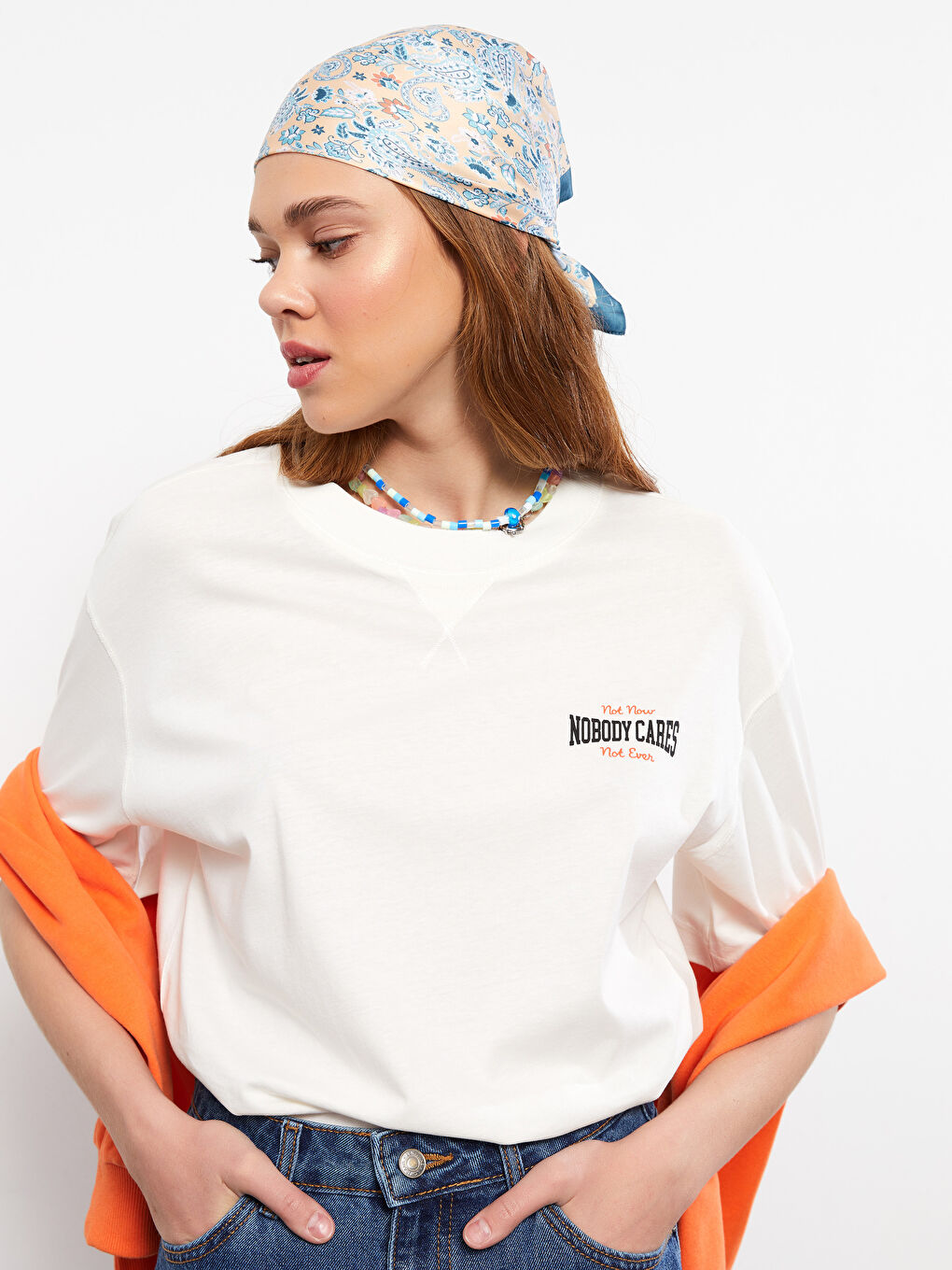 Ekru Bisiklet Yaka Baskılı Kısa Kollu Pamuklu Kadın Tişört-1