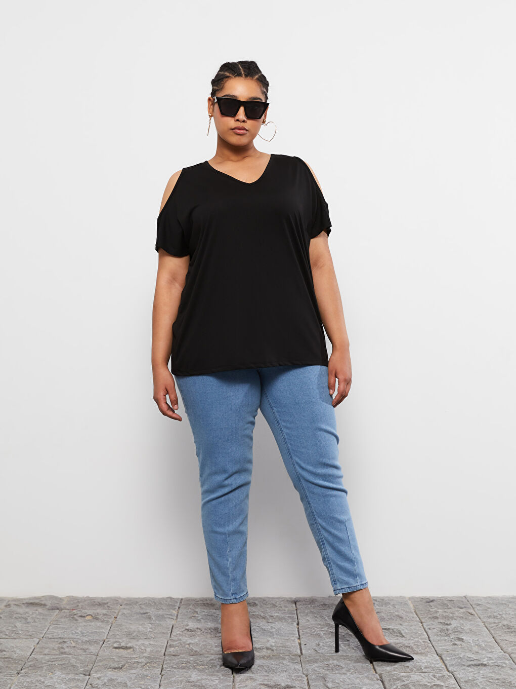 Plus Size V Neck Straight Short Sleeve Women T-Shirt-4