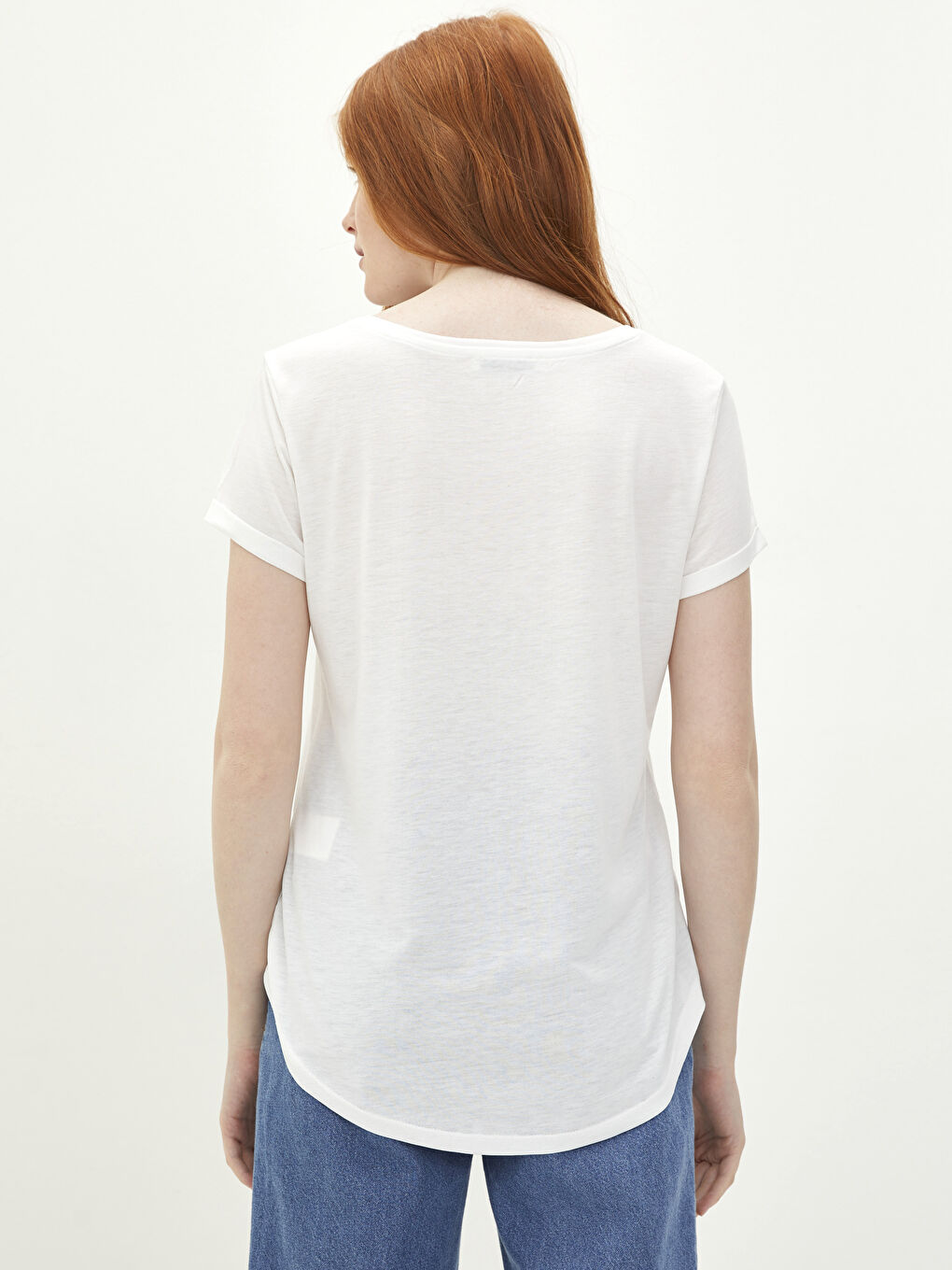 Beyaz V Yaka Pul Payet Detaylı Kısa Kollu Kadın Tişört-4