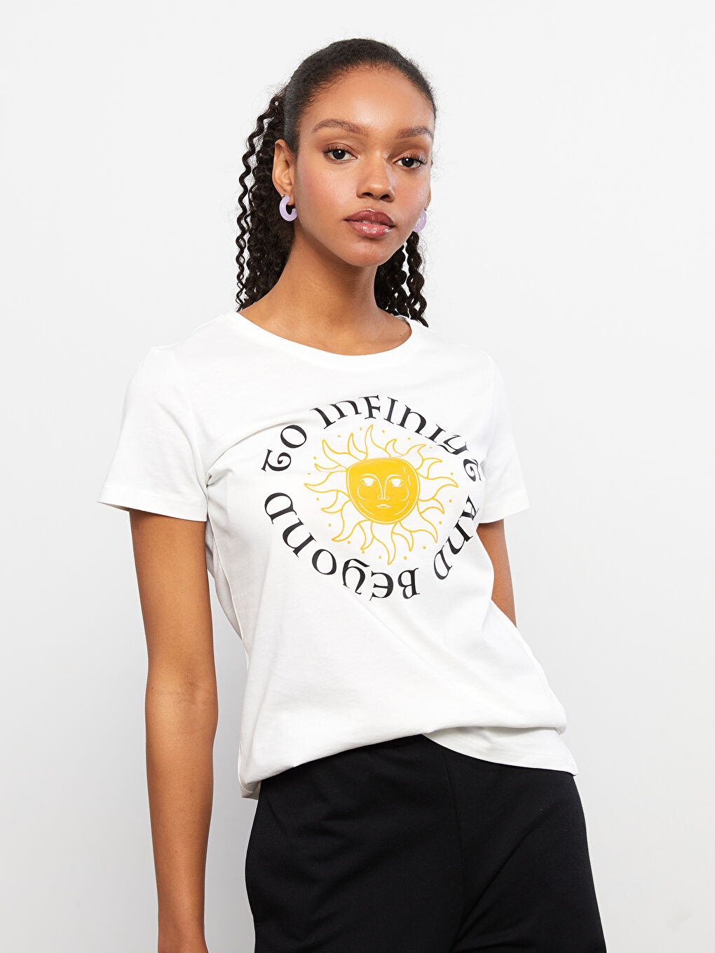 Ekru Bisiklet Yaka Baskılı Kısa Kollu Pamuklu Kadın Tişört-1