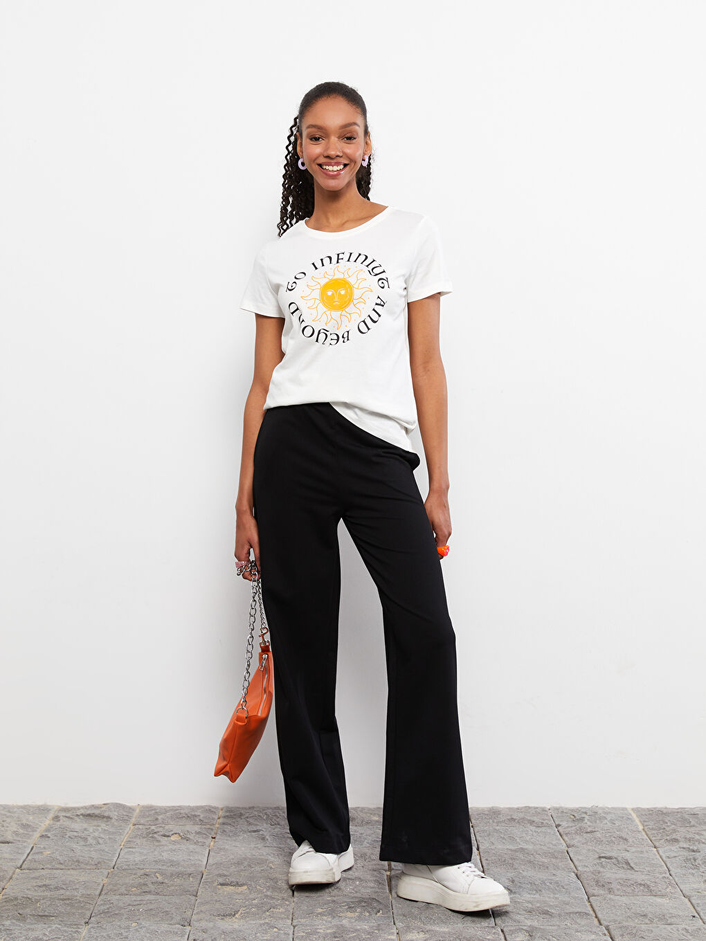 Ekru Bisiklet Yaka Baskılı Kısa Kollu Pamuklu Kadın Tişört-2