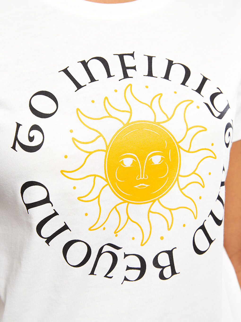 Ekru Bisiklet Yaka Baskılı Kısa Kollu Pamuklu Kadın Tişört-3