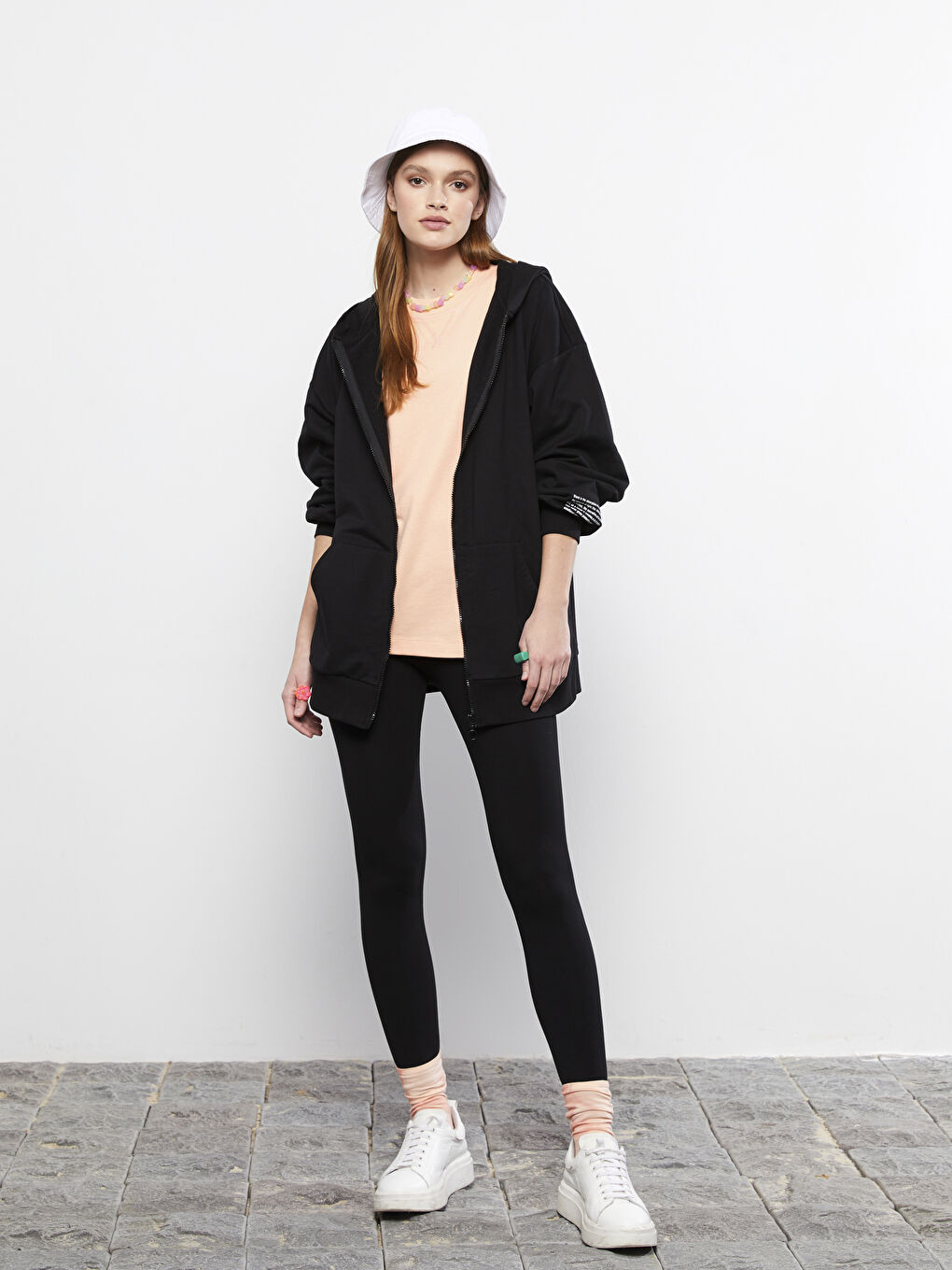 Siyah Kapüşonlu Yazı Baskılı Uzun Kollu Kadın Spor Hırka-3