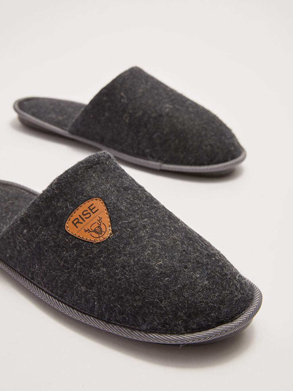 Antrasit Etiket Baskılı Erkek Ev Terliği-2