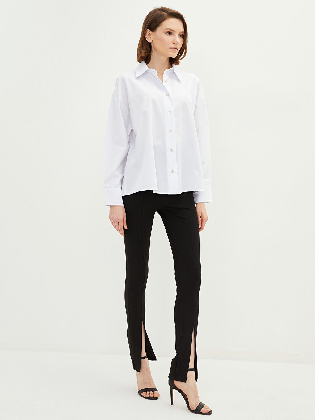 Beyaz Önden Düğme Kapamalı Düz Uzun Kollu Poplin Kadın Gömlek-2