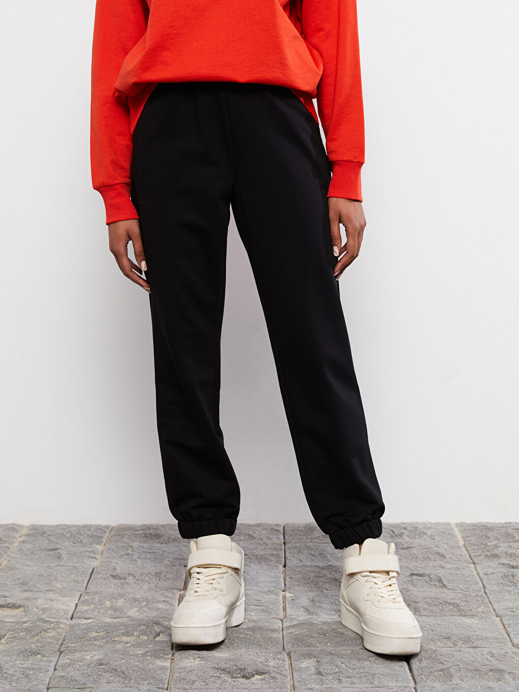 Women's Elasticated Waist Plain Jogger Sweatpants-3