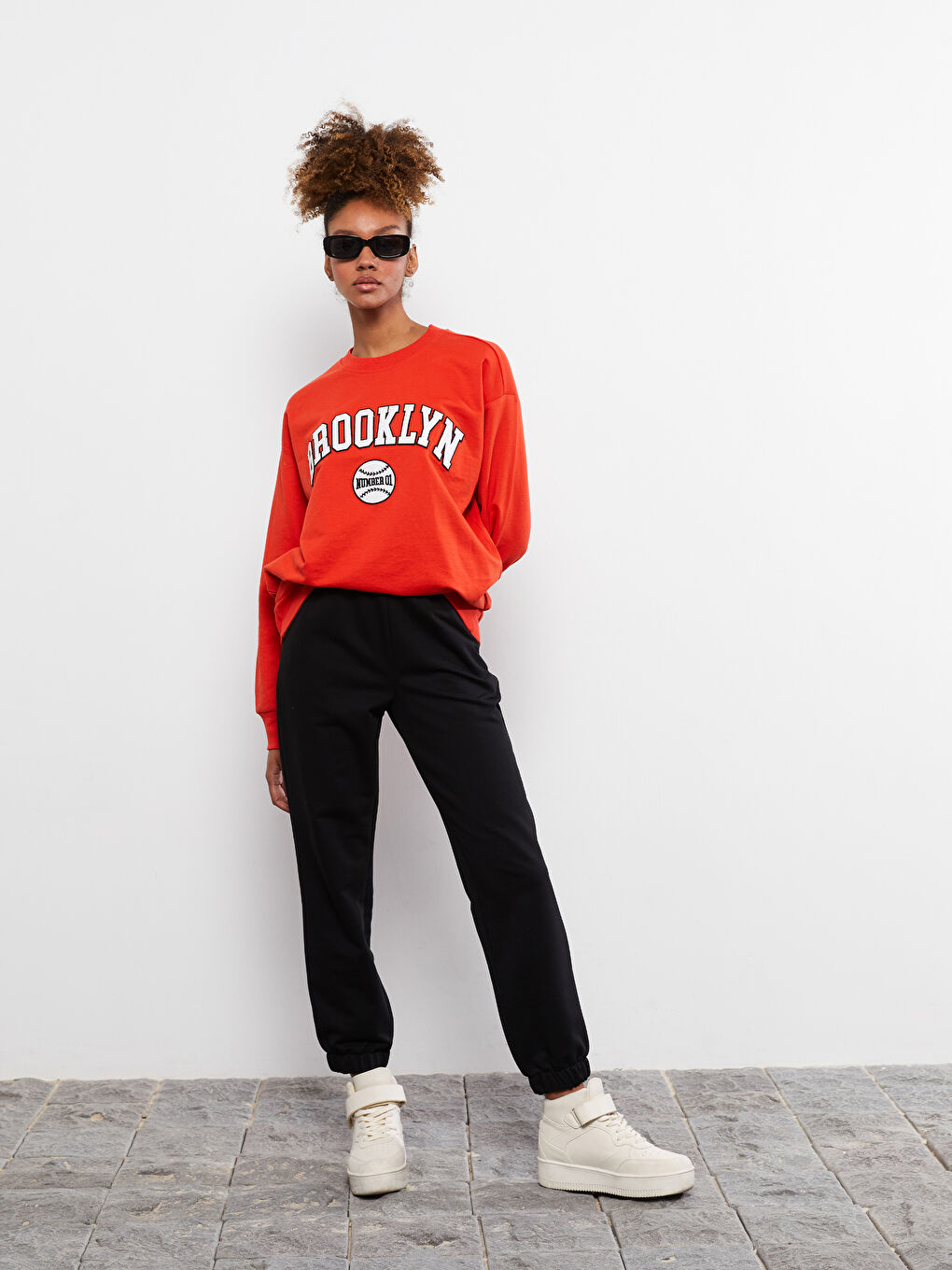 Women's Elasticated Waist Plain Jogger Sweatpants-1