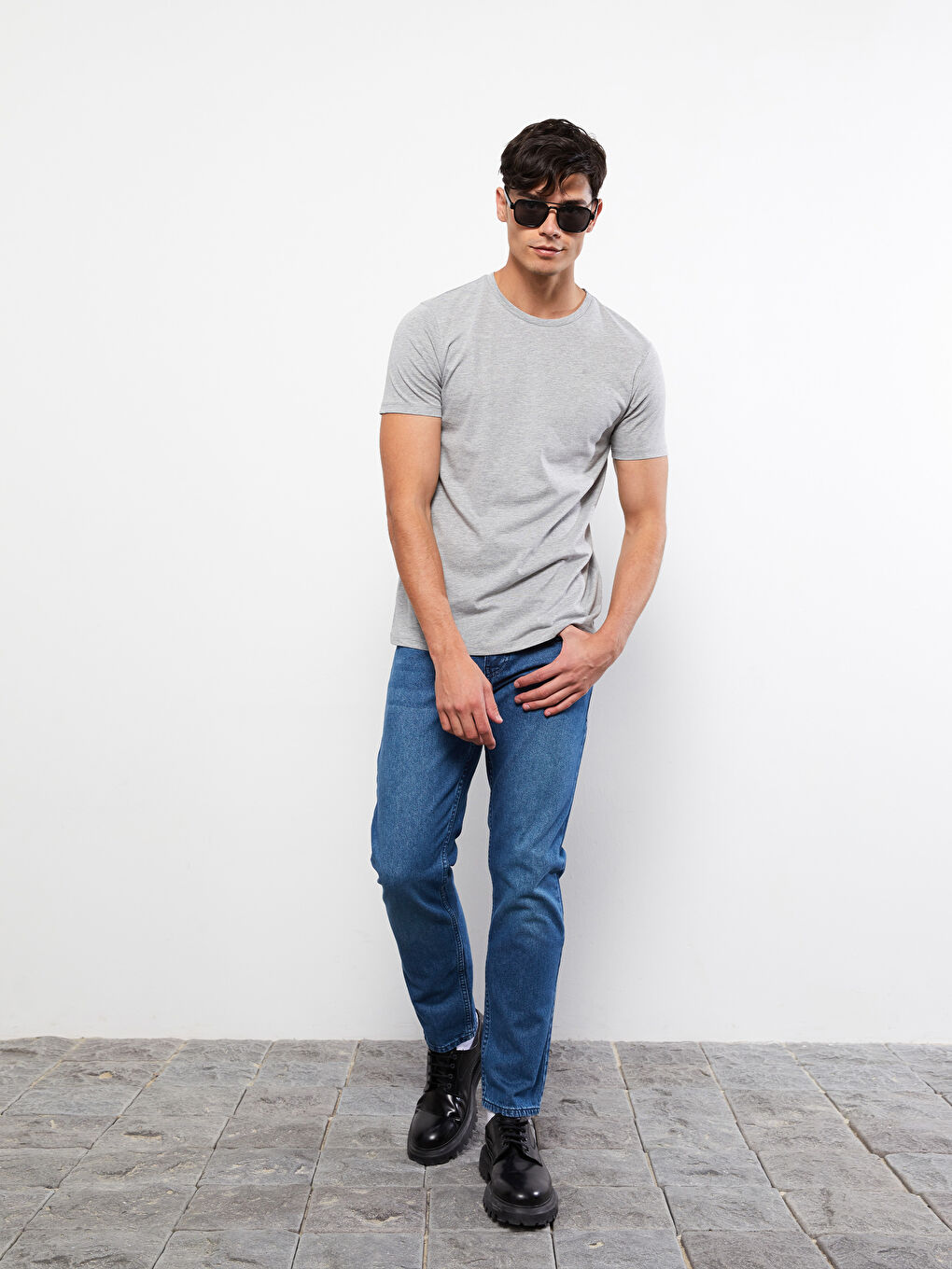 تيشيرت للرجال أساسي بأكمام قصيرة ورقبة دائرية من القطن الممشط-1