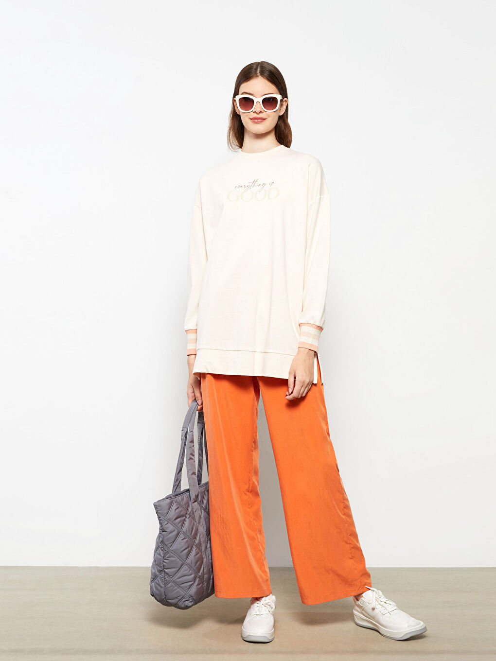 Ekru Bisiklet Yaka Yazı Baskılı Uzun Kollu Oversize Kadın Sweatshirt Tunik