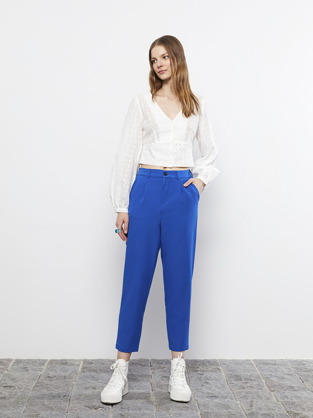 Comfortable Fit Straight Pocket Detailed Women's Trousers-1