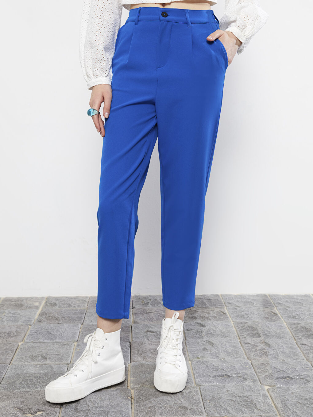 Comfortable Fit Straight Pocket Detailed Women's Trousers-2