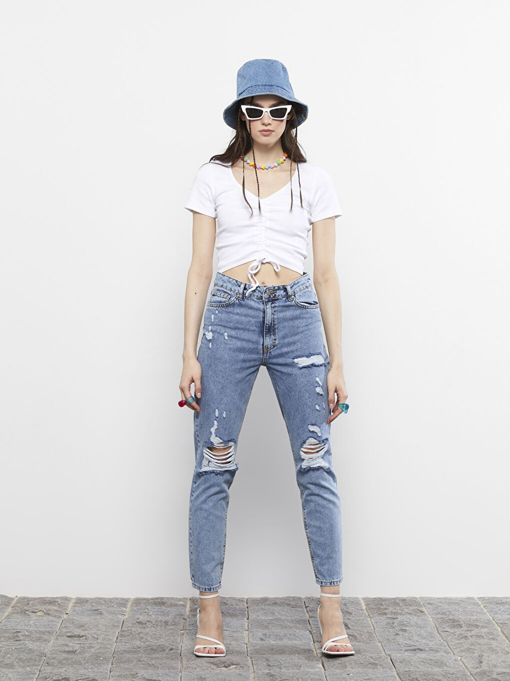 قميص قصير بياقة على شكل حرف V وكم قصير للسيدات