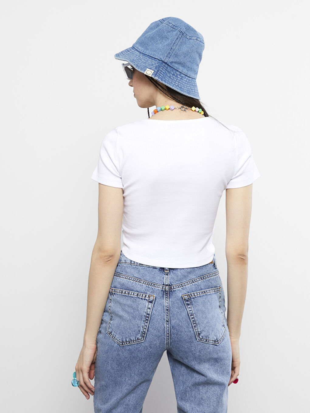 قميص قصير بياقة على شكل حرف V وكم قصير للسيدات-5