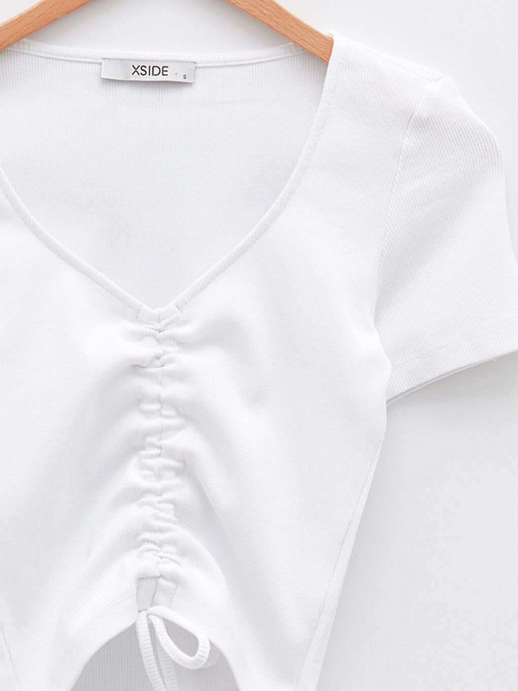 قميص قصير بياقة على شكل حرف V وكم قصير للسيدات-8