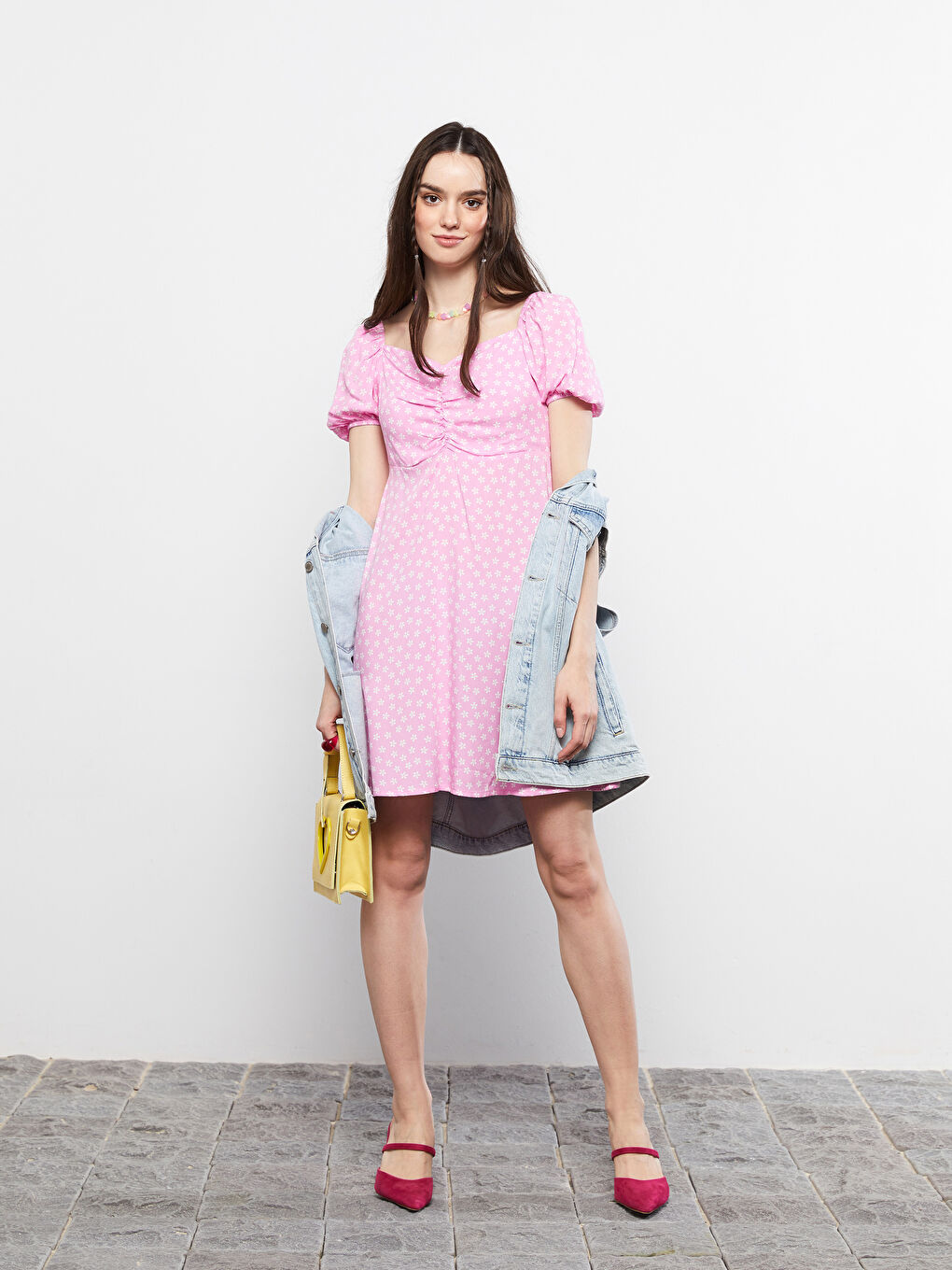 Pembe Kalp Yaka Çiçekli Kısa Kollu Kadın Elbise