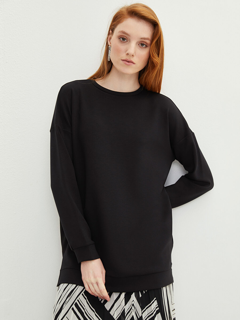 Siyah Bisiklet Yaka Düz Uzun Kollu Kadın Sweatshirt