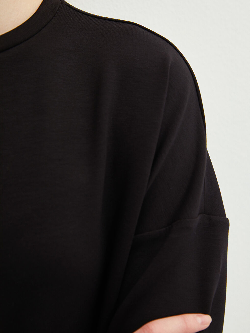 Siyah Bisiklet Yaka Düz Uzun Kollu Kadın Sweatshirt-3