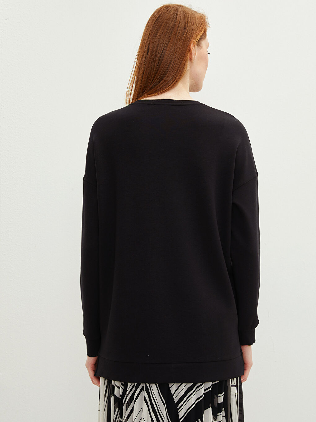 Siyah Bisiklet Yaka Düz Uzun Kollu Kadın Sweatshirt-4
