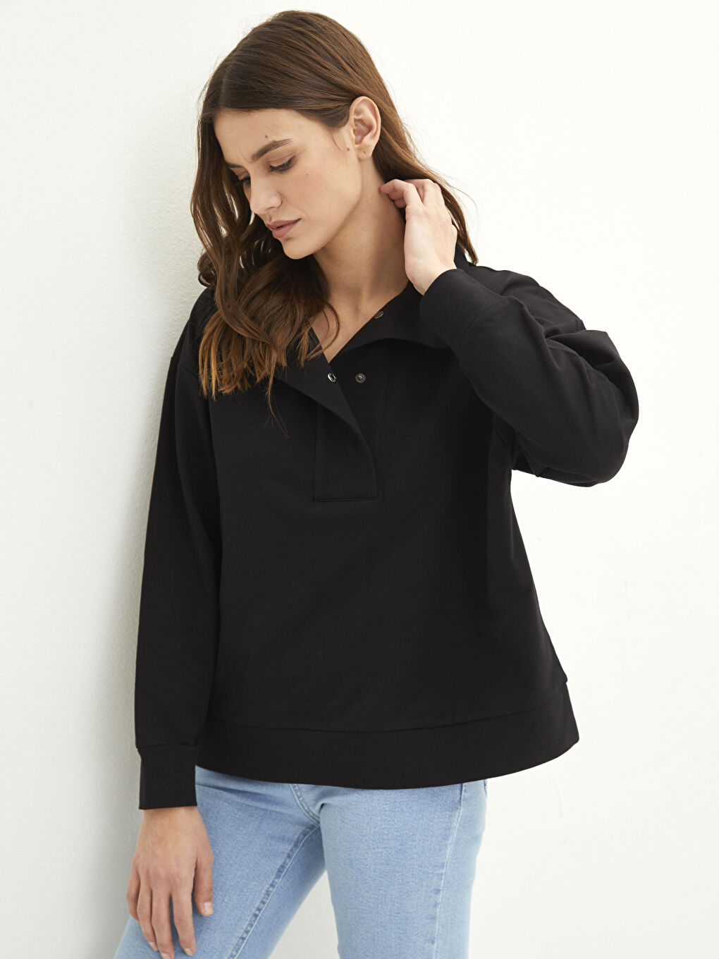 Siyah Dik Yaka Düz Uzun Kollu Pamuklu Kadın Sweatshirt