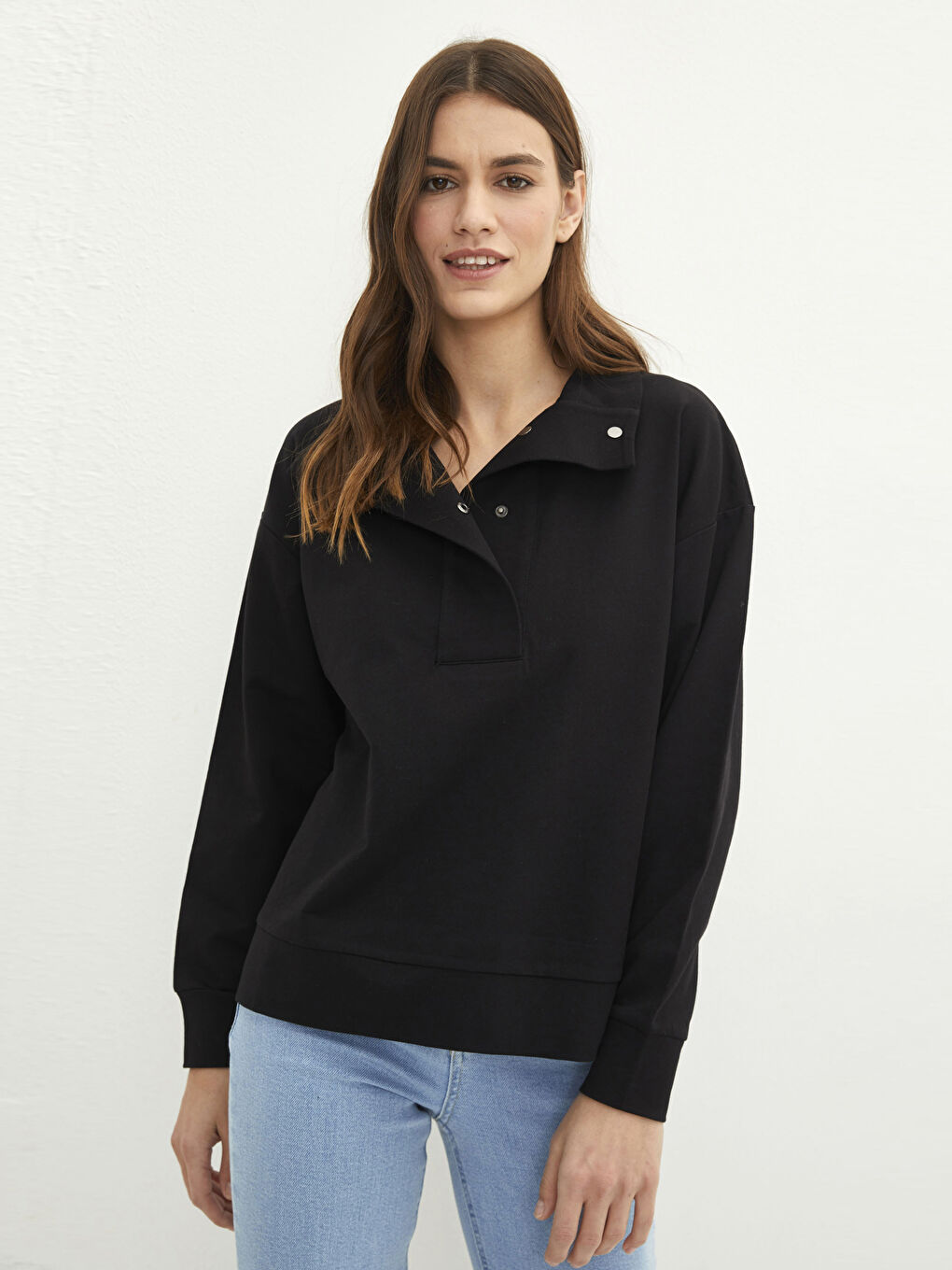 Siyah Dik Yaka Düz Uzun Kollu Pamuklu Kadın Sweatshirt-2