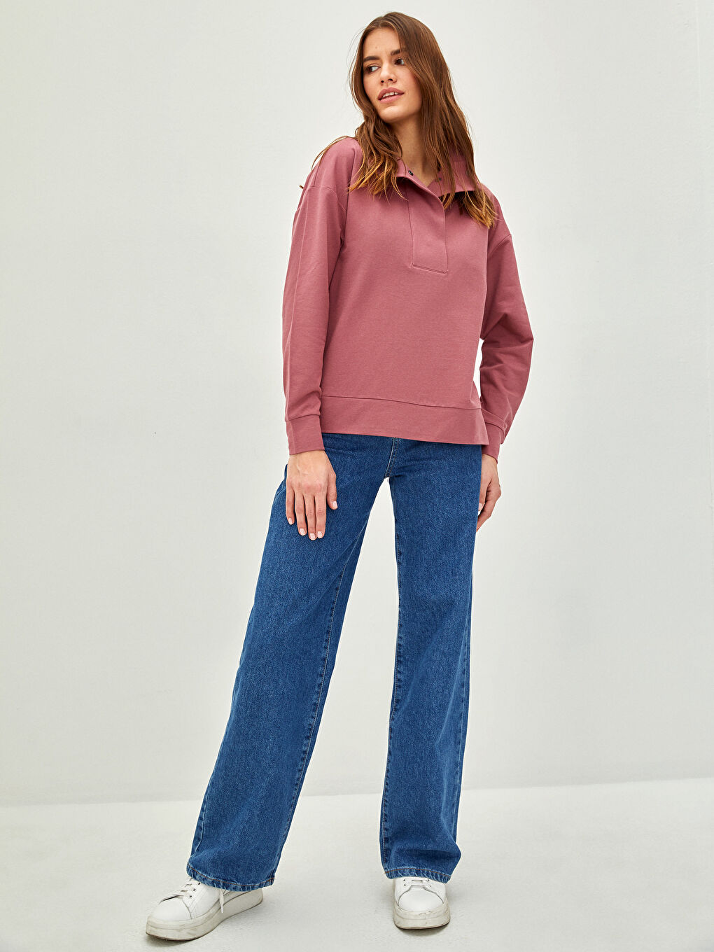 Ženska dukserica sa uspravnom kragnom, dugim rukavima i od pamuka-2