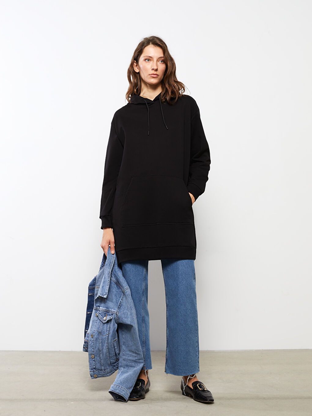 Siyah Kapüşonlu Düz Uzun Kollu Kadın Sweatshirt Tunik-2