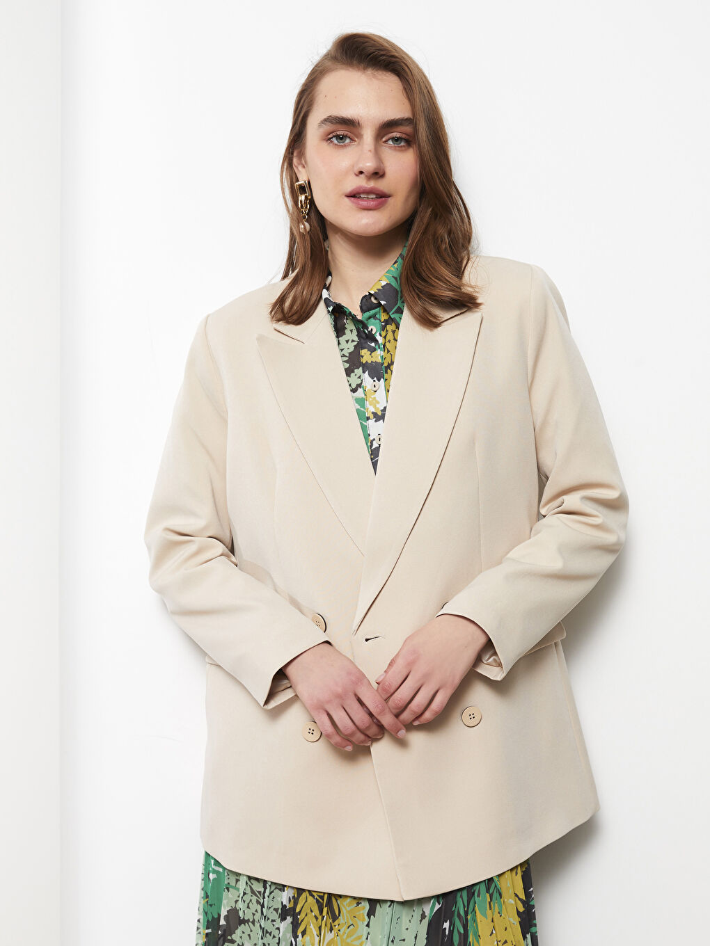 جاكيت بليزر للسيدات بأزرار وكم طويل عادي-2