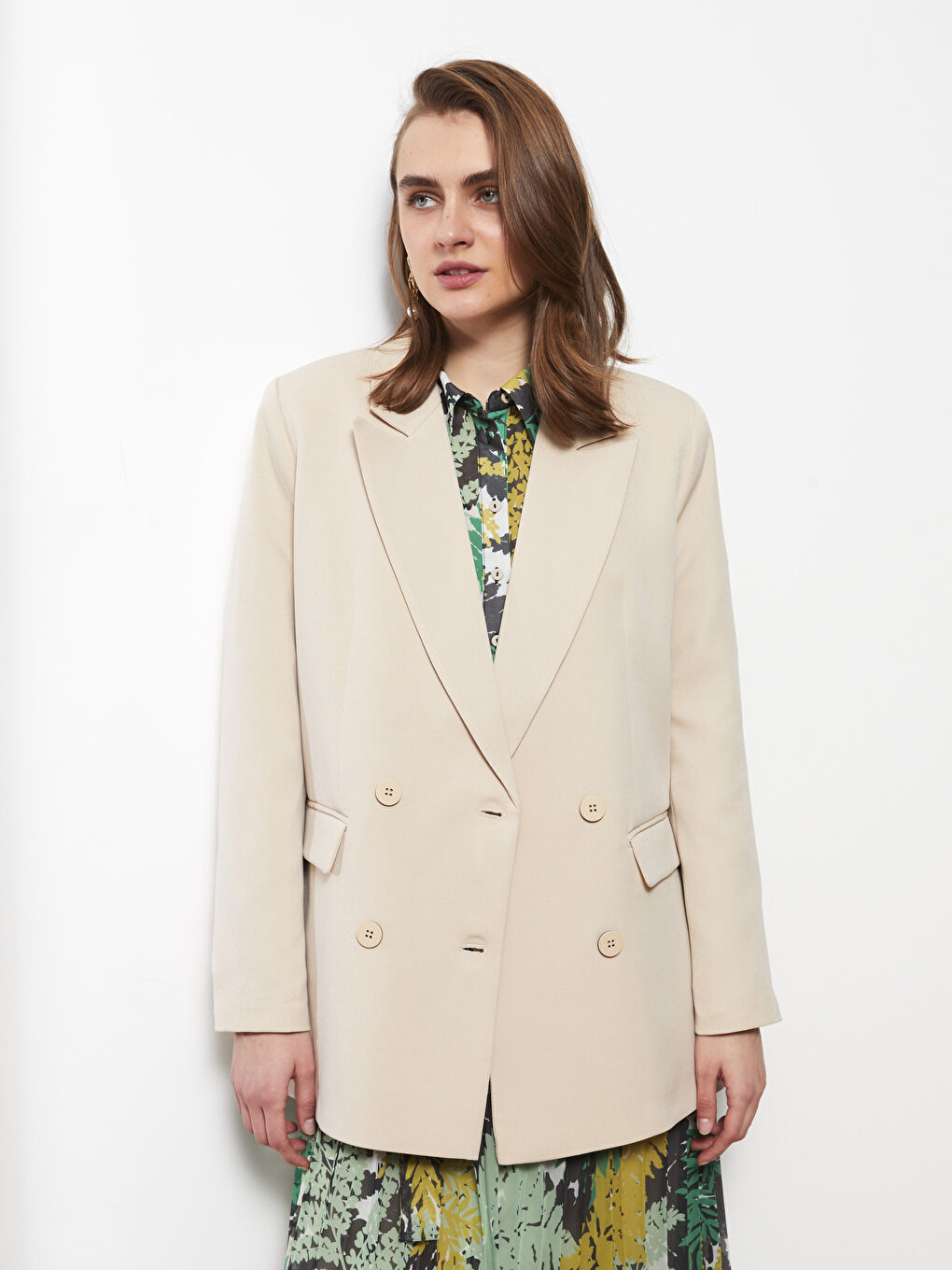 جاكيت بليزر للسيدات بأزرار وكم طويل عادي-3