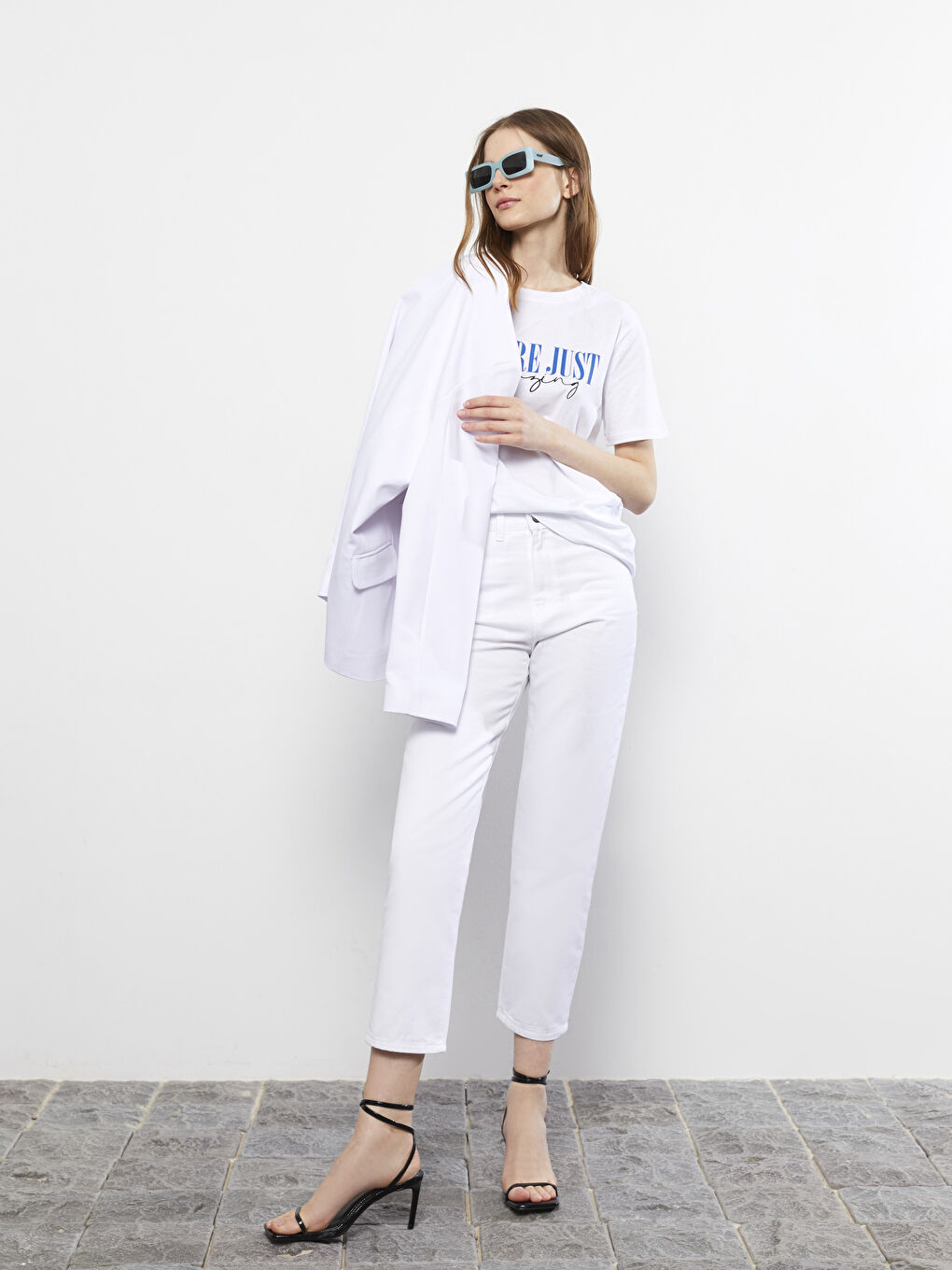 Beyaz Bisiklet Yaka Baskılı Kısa Kollu Pamuklu Kadın Tişört