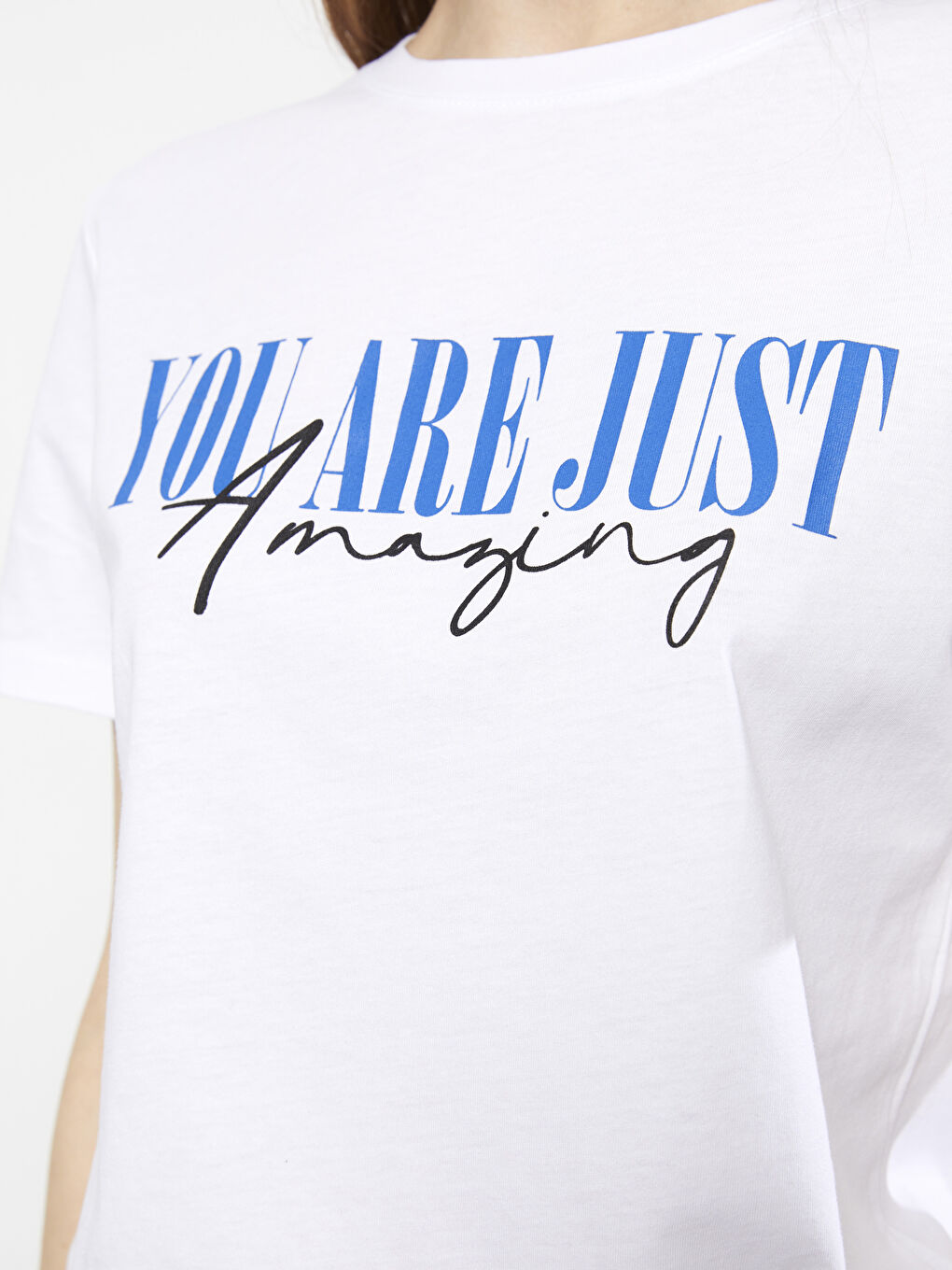 Beyaz Bisiklet Yaka Baskılı Kısa Kollu Pamuklu Kadın Tişört-3