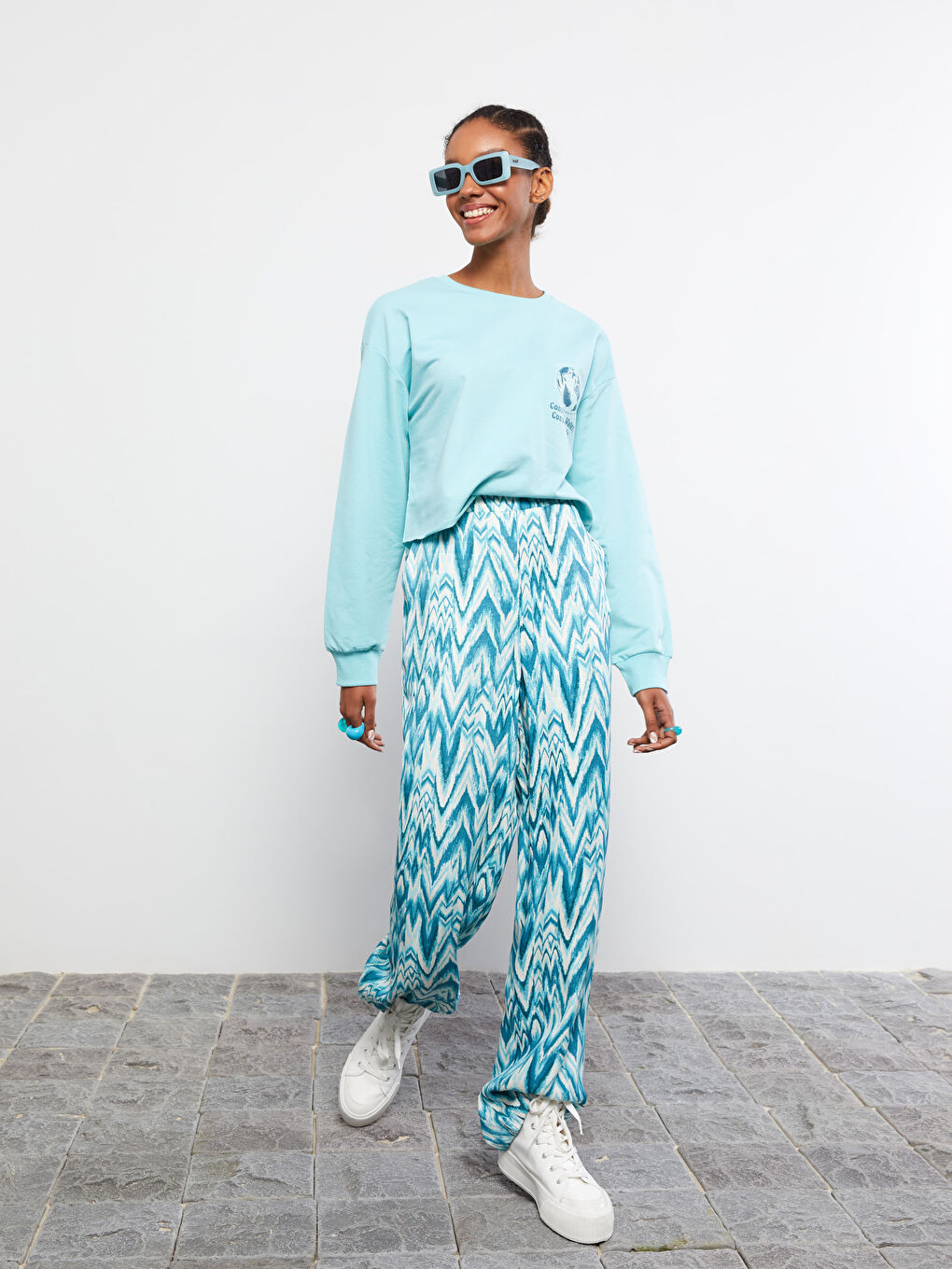 Mavi Beli Lastikli Desenli Viskon Kadın Pantolon-2