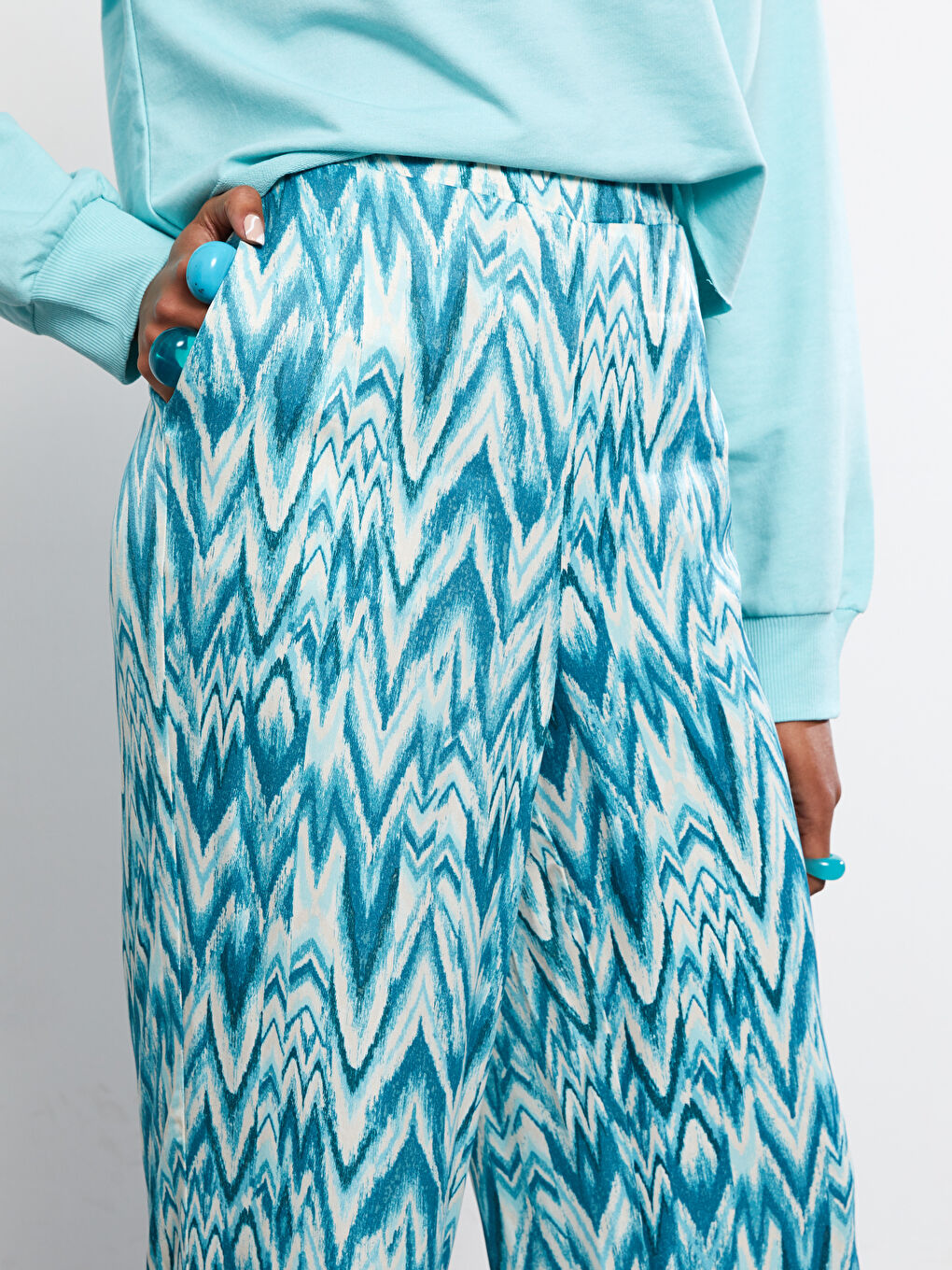 Mavi Beli Lastikli Desenli Viskon Kadın Pantolon-3