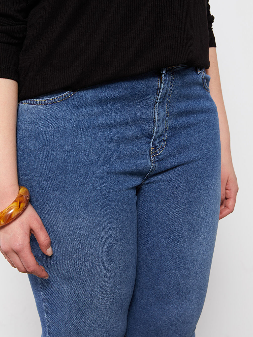 İndigo Büyük Beden Standart Fit Düz Cep Detaylı Kadın Rodeo Jean Pantolon-2