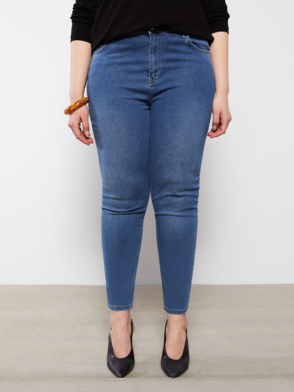 İndigo Büyük Beden Standart Fit Düz Cep Detaylı Kadın Rodeo Jean Pantolon-3