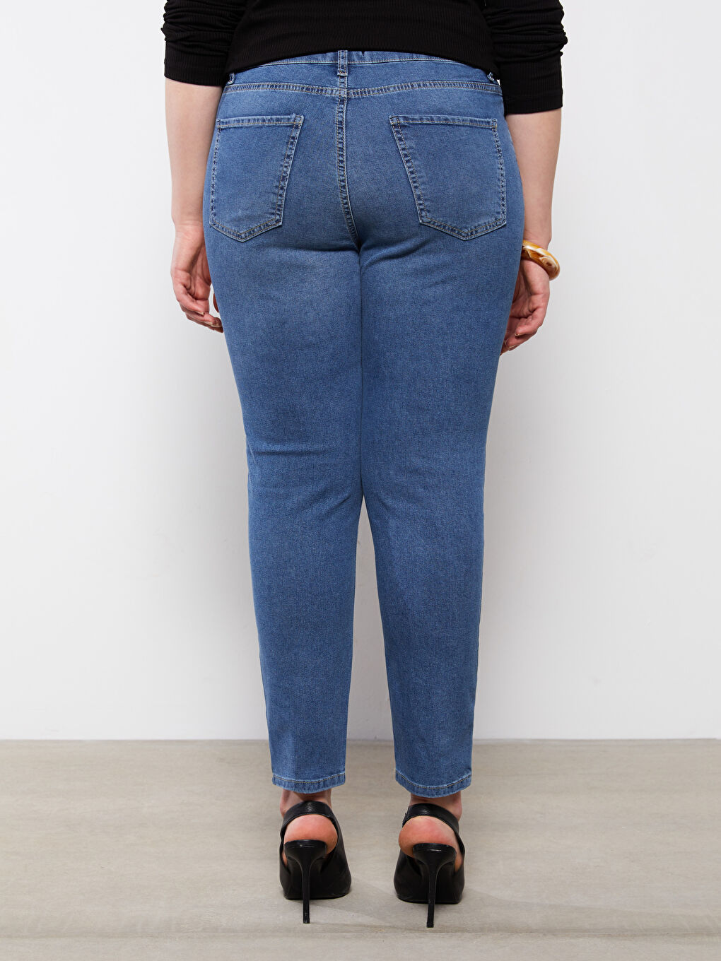 İndigo Büyük Beden Standart Fit Düz Cep Detaylı Kadın Rodeo Jean Pantolon-4