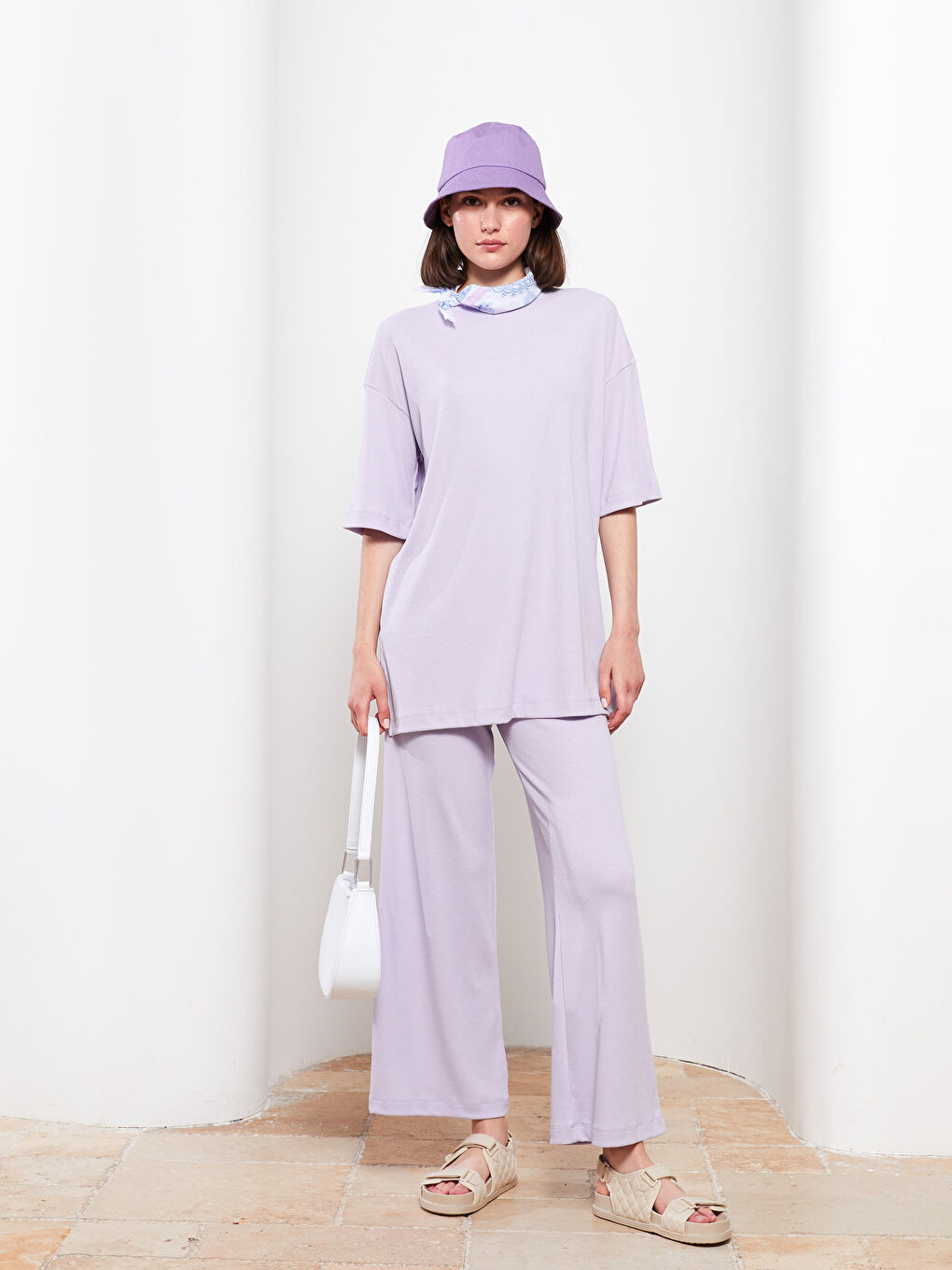 Tunică simplă cu mânecă scurtă și guler rotund pentru femei