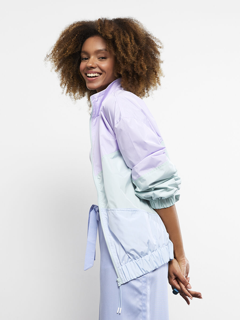 Lila Dik Yaka Renk Bloklu Uzun Kollu Kadın Yağmurluk-1