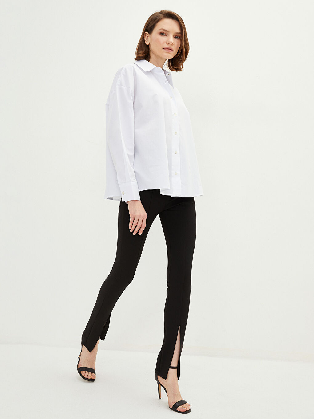 Siyah Beli Lastikli Düz Paçaları Yırtmaç Detaylı Kadın Tayt Pantolon-1