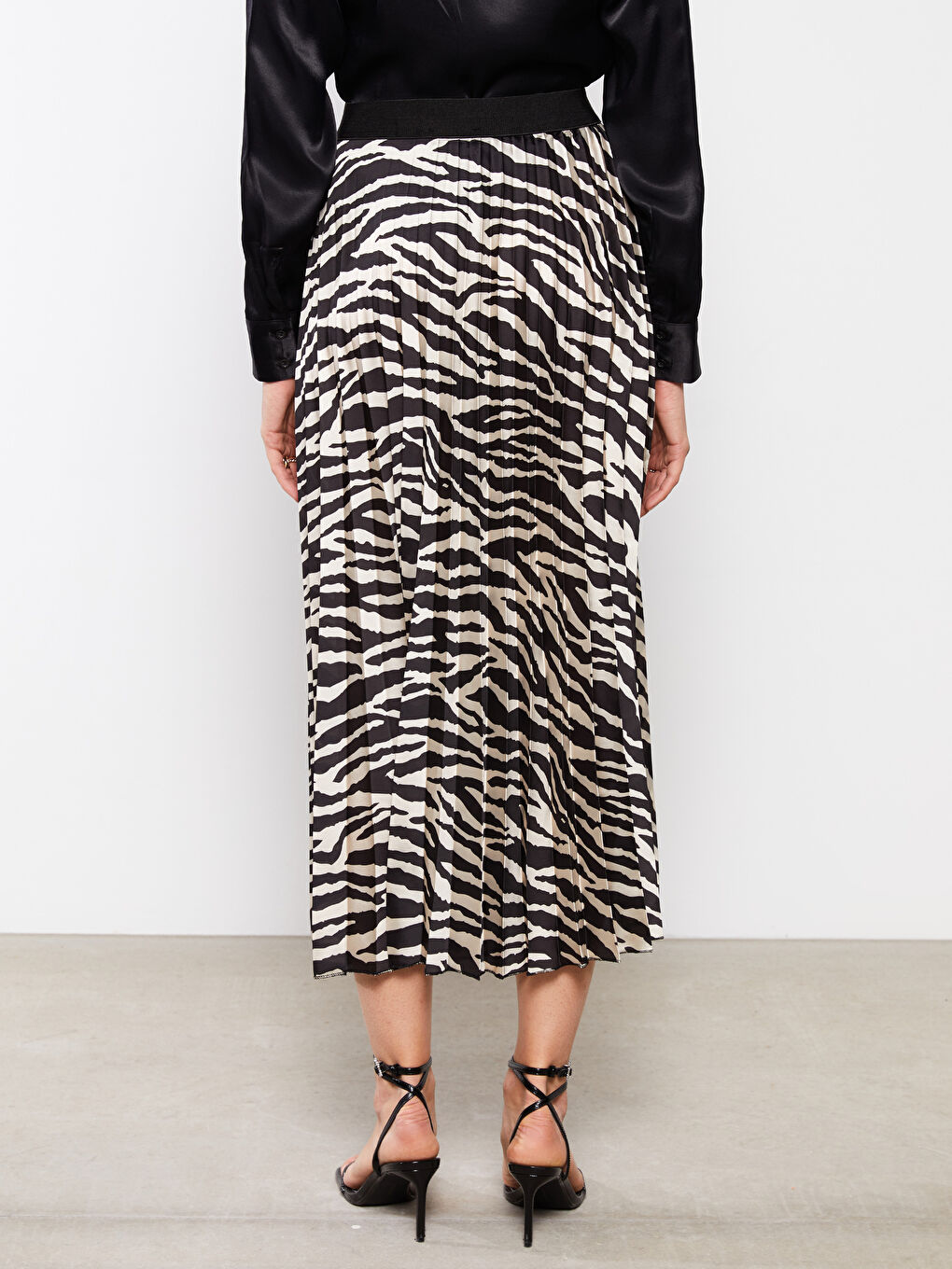 Siyah Beli Lastikli Desenli A Kesim Kadın Pileli Etek-5