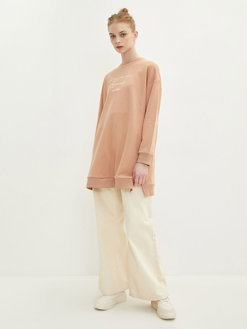 تونيك سويتشيرت كم طويل مطبوع بحروف بياقة دائرية للسيدات-1