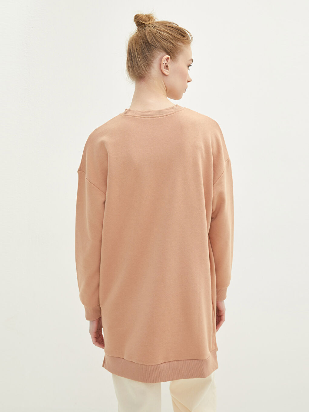 تونيك سويتشيرت كم طويل مطبوع بحروف بياقة دائرية للسيدات-4