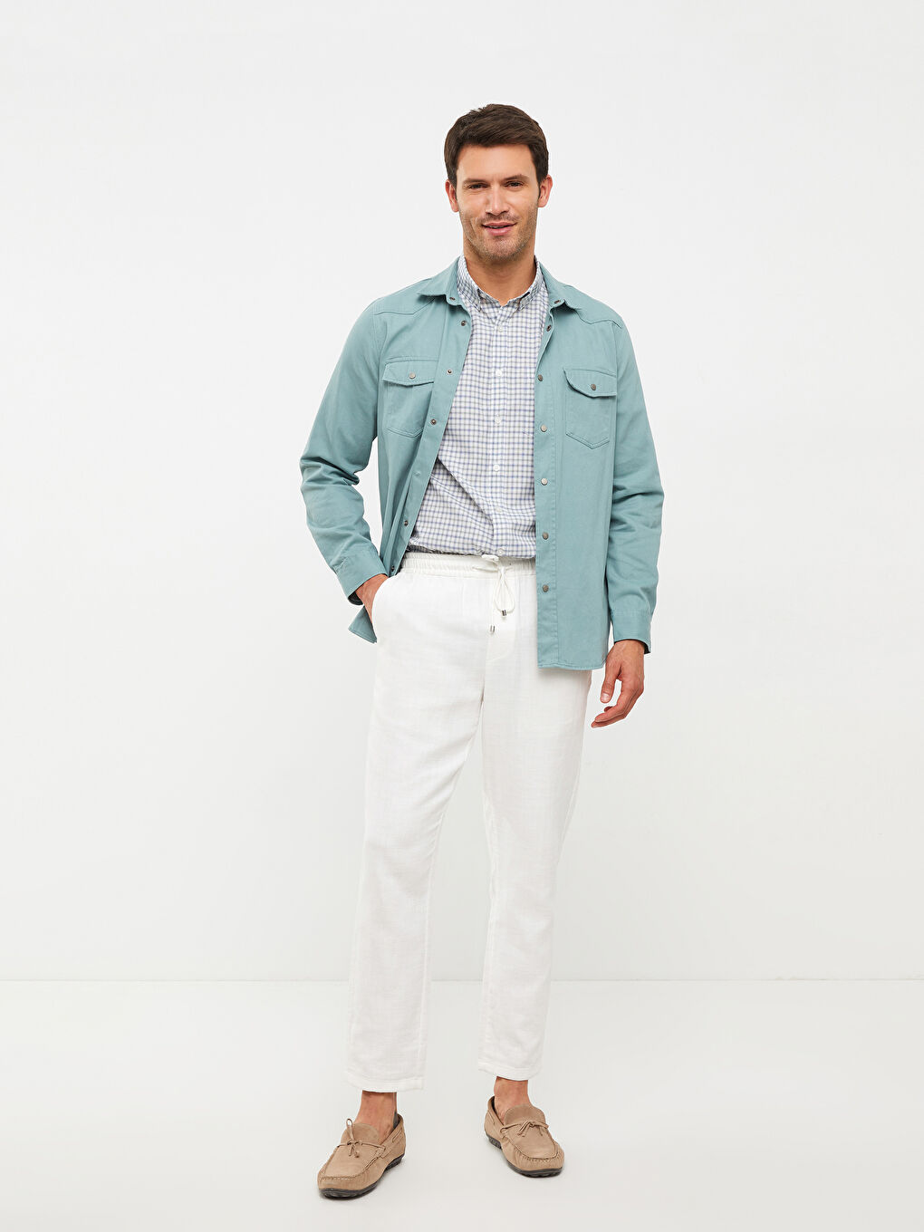 Рубашка мужская оксфордская в клетку стандартного кроя с короткими рукавами-1