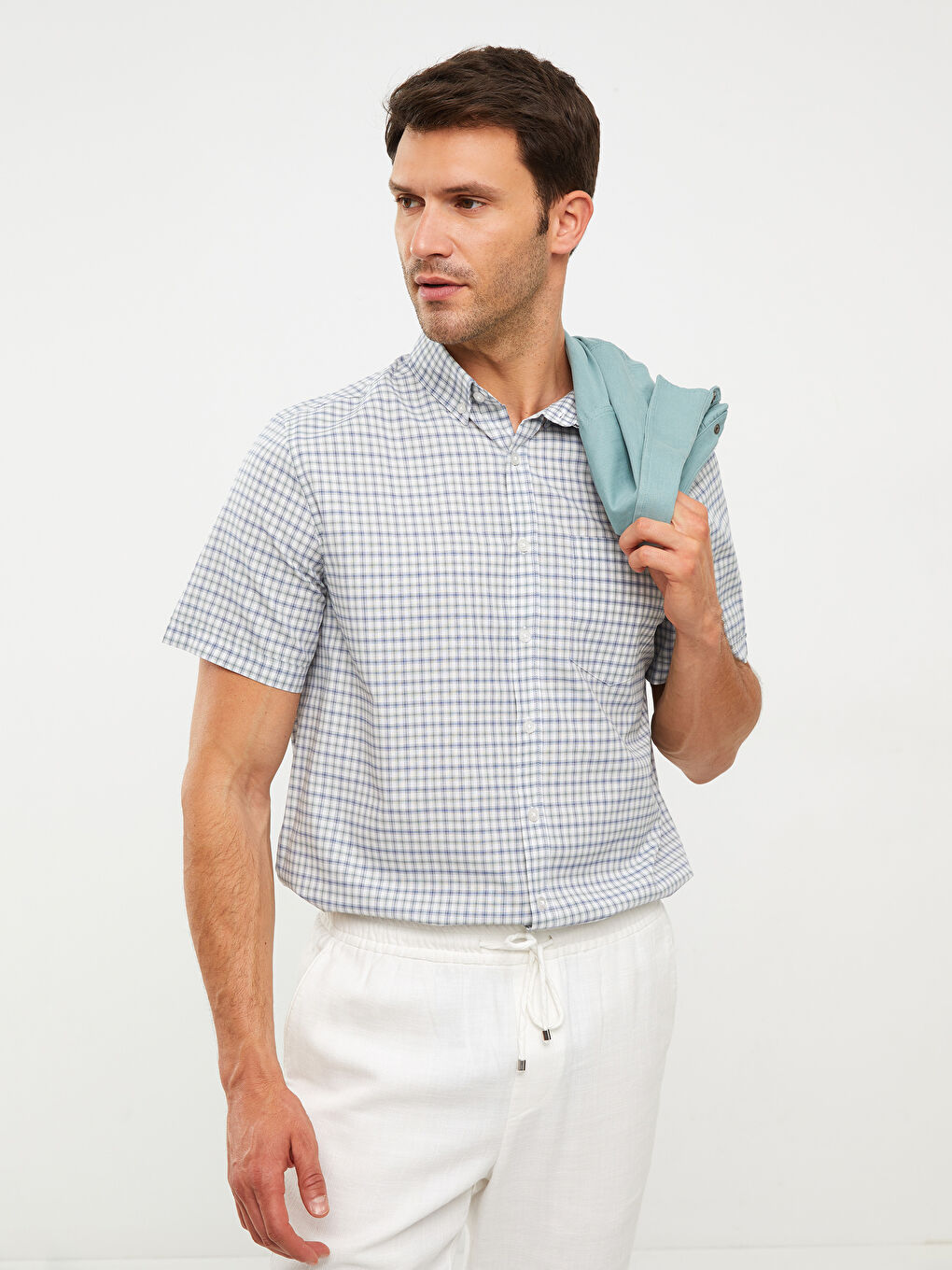 Рубашка мужская оксфордская в клетку стандартного кроя с короткими рукавами-2