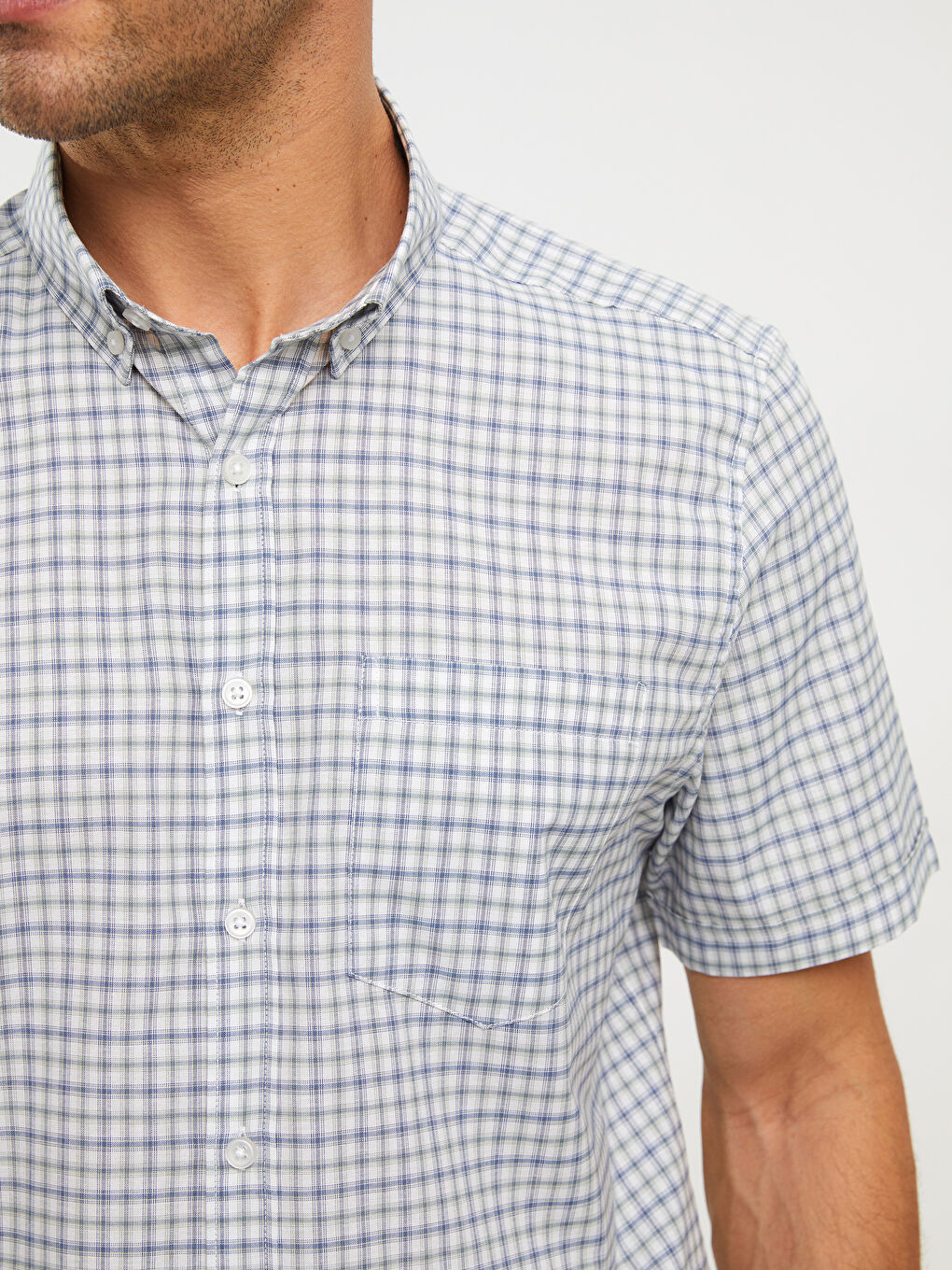 Рубашка мужская оксфордская в клетку стандартного кроя с короткими рукавами-3